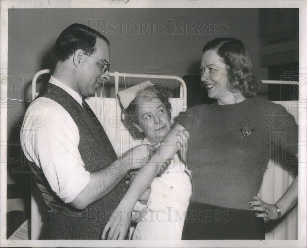 1952 Press Photo Dr John Hall,Irene O&#39;Connor RN,Billie Peacock Dep Sheriff - Historic Images