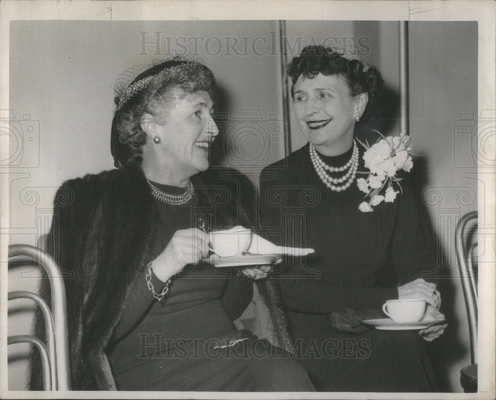 1947 Press Photo Mrs. Stuyvesant Peabody, Mrs. J. Miller Dixon Benefit Organizer - Historic Images