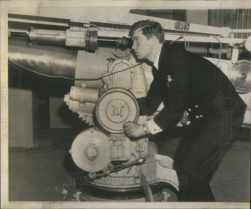 1941 Press Photo Endicott Chub Peabody Training Commission Navy Harvard Gun - Historic Images