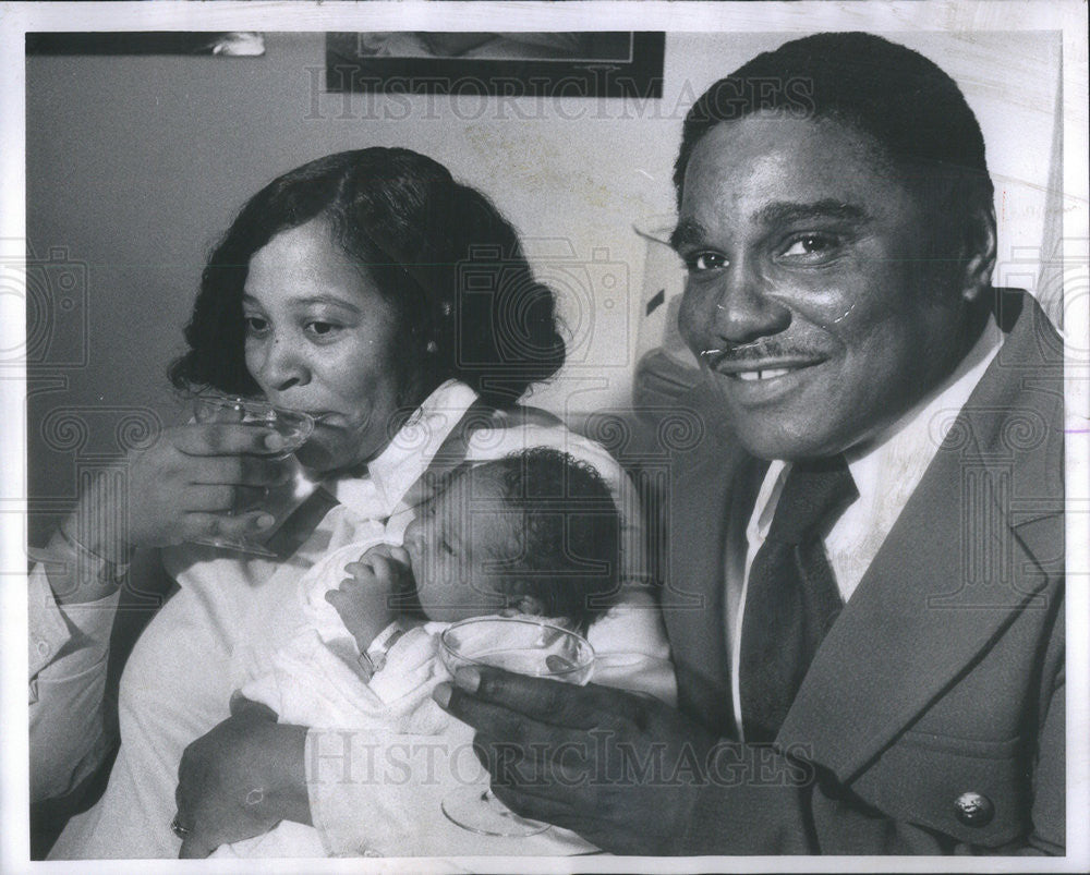 1975 Press Photo Mrs Marnice,husband Ellis and son Ivan Marque,16th child - Historic Images