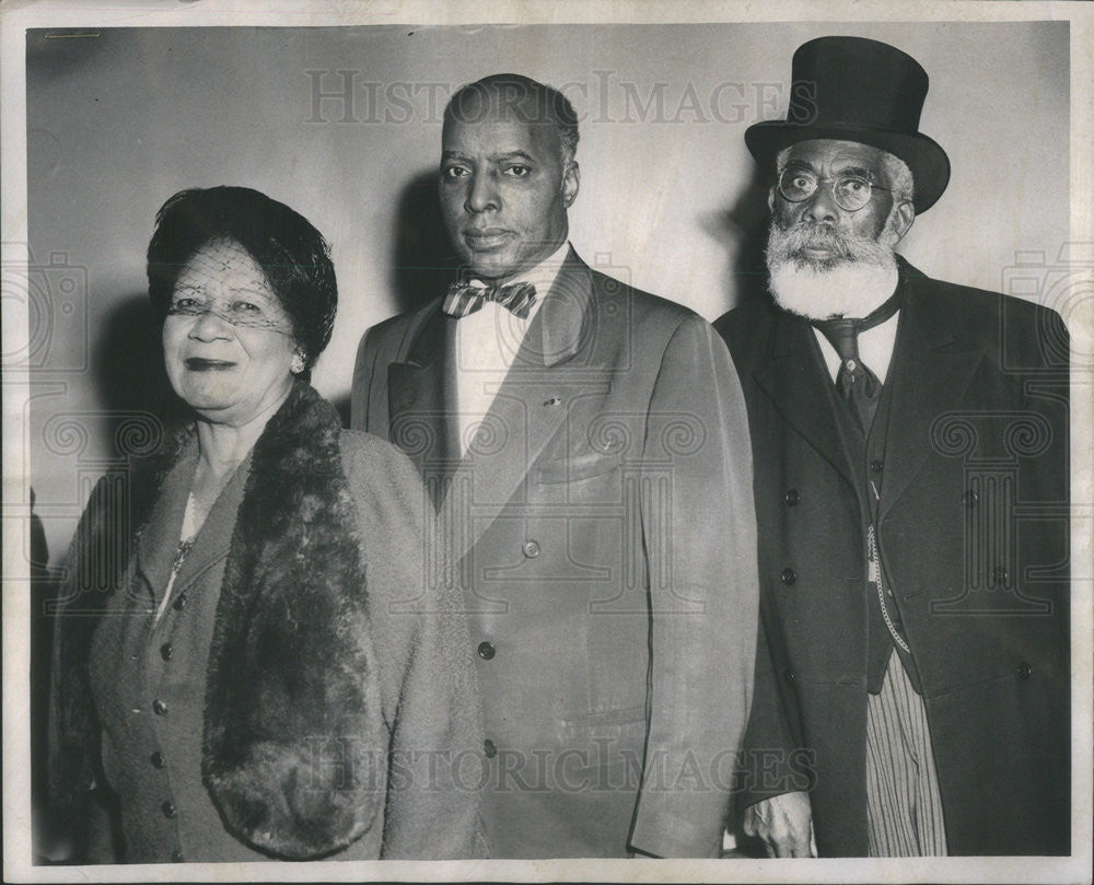 1956 Press Photo Mrs Portia W Pittman,Sid Phillips,Rev Wm B Fleming in church - Historic Images