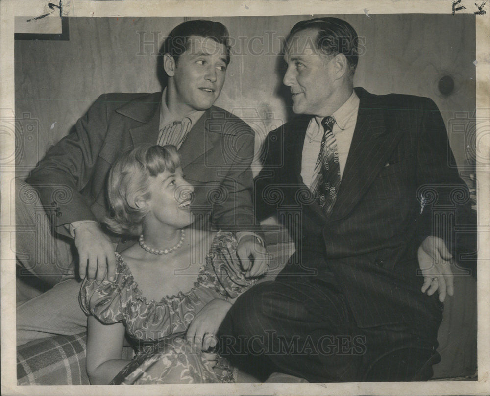 1949 Press Photo Oriental Theater Actor Gordon MacRae Wife Sheila Columnist - Historic Images