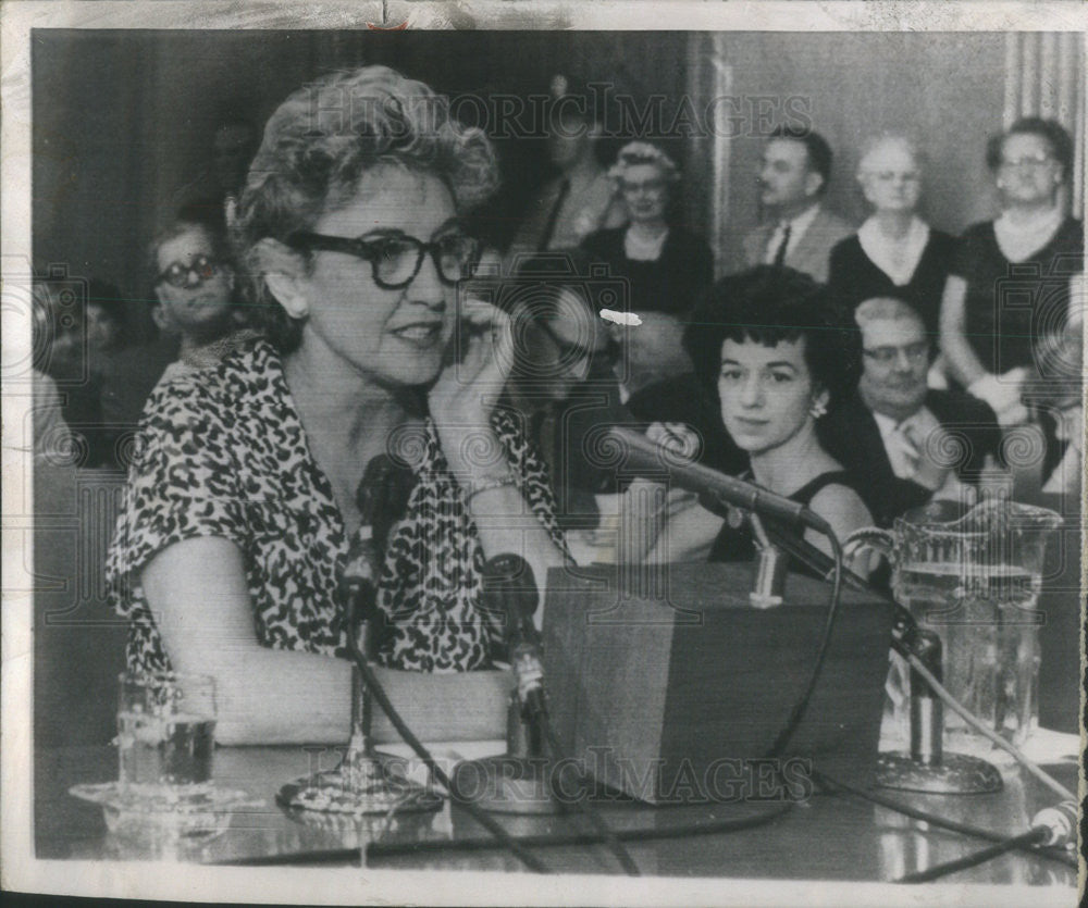 1961 Press Photo Marya Mannes New York magazine writter at Senate Anti trust - Historic Images