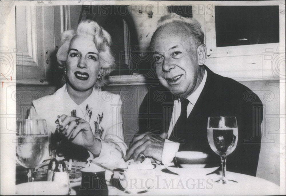 Undated Press Photo Tommy Manville and his 9th wife at dinner - Historic Images