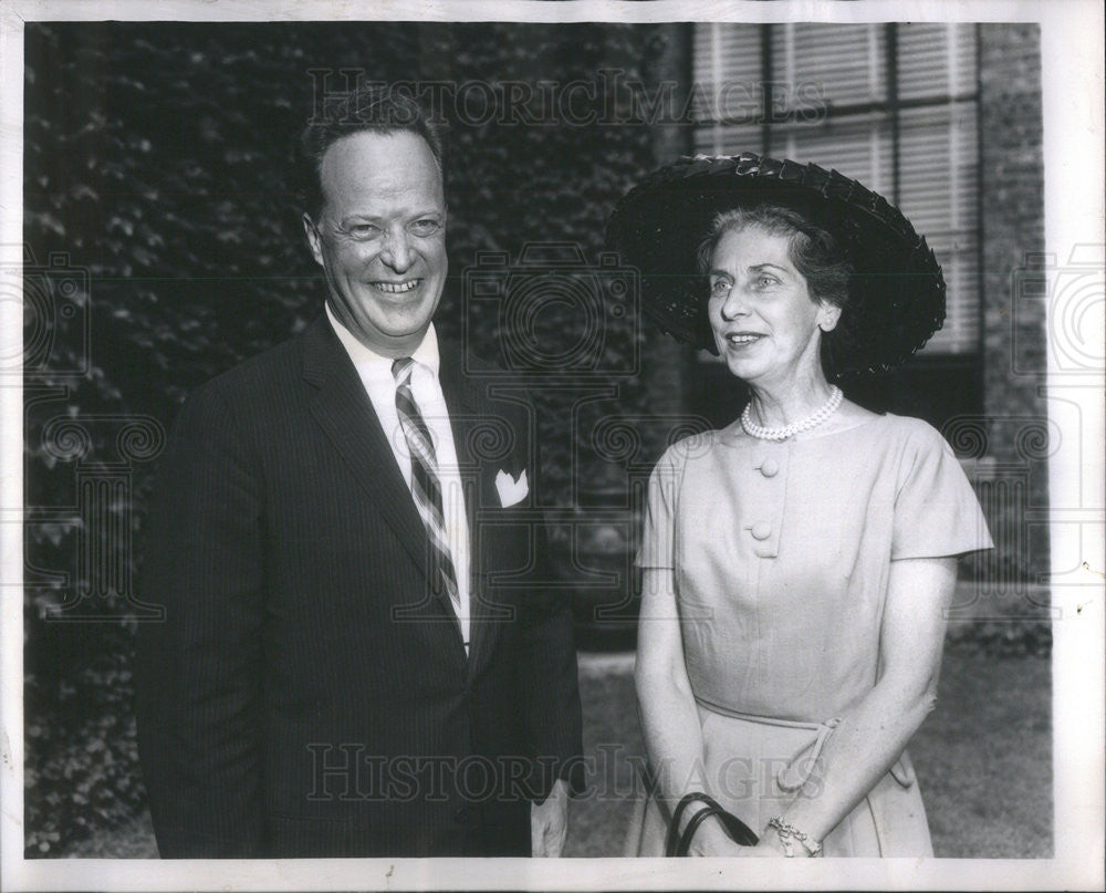 1961 Press Photo Infant Welfare Society Members Andrew McNally III Mrs McDougal - Historic Images