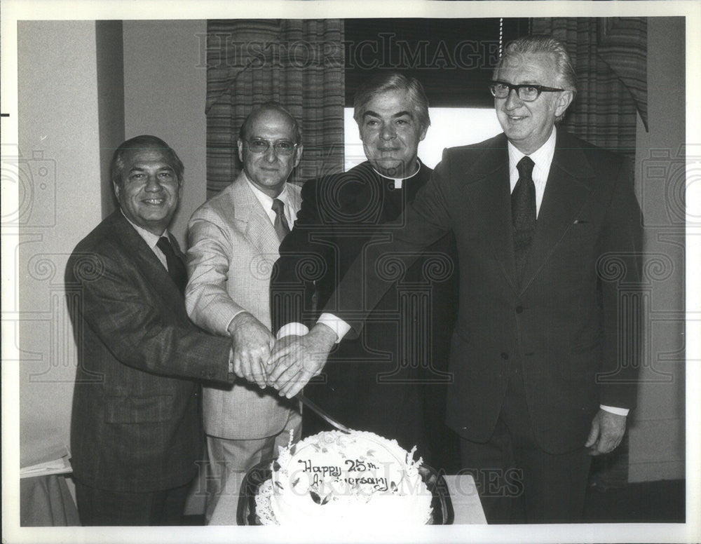 1975 Press Photo rev. d.w. mcclurken council of churches - Historic Images