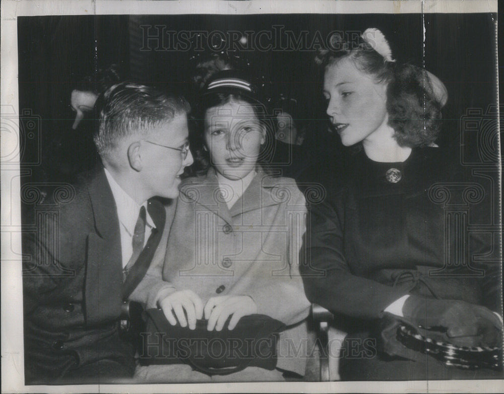 1945 Press Photo John14,Terry 12,Irene 15 to tesify for mom Anie Irene Mansfeldt - Historic Images