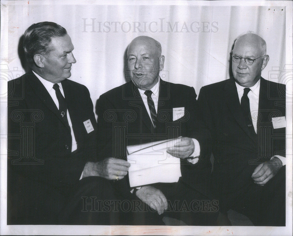 1962 Press Photo Chicago Railroad Presidents Harry C. Murphy R.E. Johnson - Historic Images