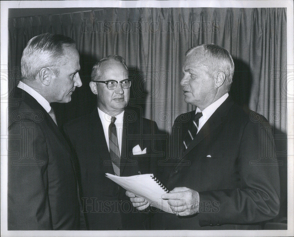 1967 Press Photo William Fetridge President United Republican Fund Illinois - Historic Images