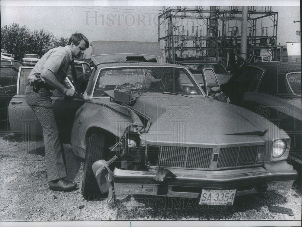 1976 Press Photo Chicago homicide investigtor M. Burke - Historic Images