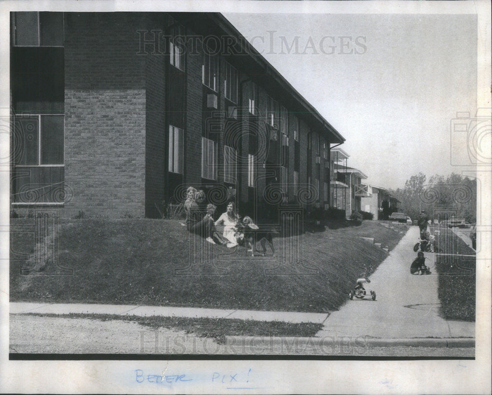 1976 Press Photo Jacato Manor Neighbors Of Kidnapped Teresa Lane John Maulden - Historic Images