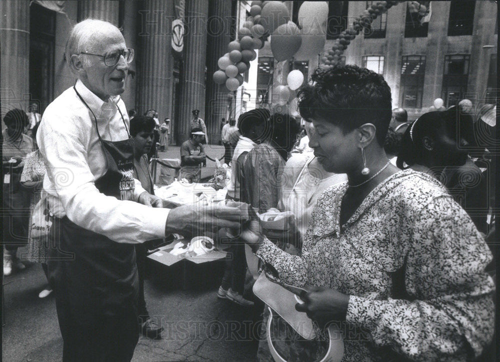 1991 Press Photo Tom Theobold and Beverly Boone at Continental Bank - Historic Images