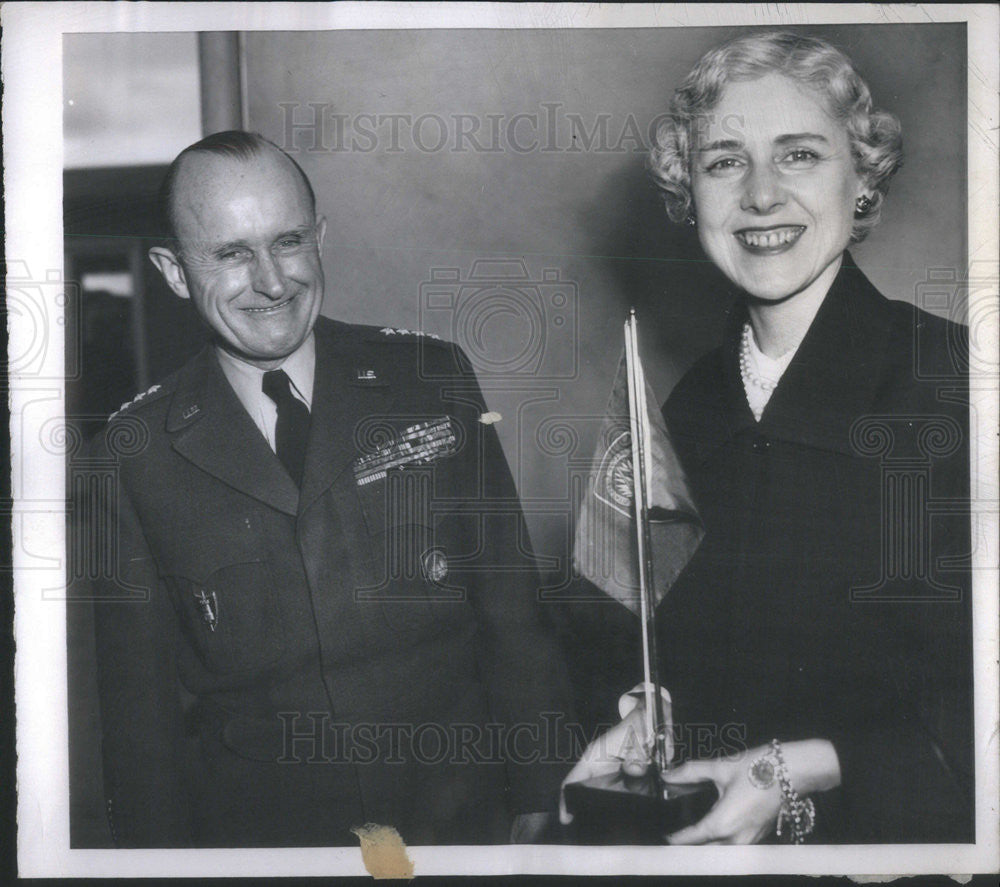 1954 Press Photo Mrs Clare Boothe Luce and Us Amb Gen Alfred Gruenther - Historic Images