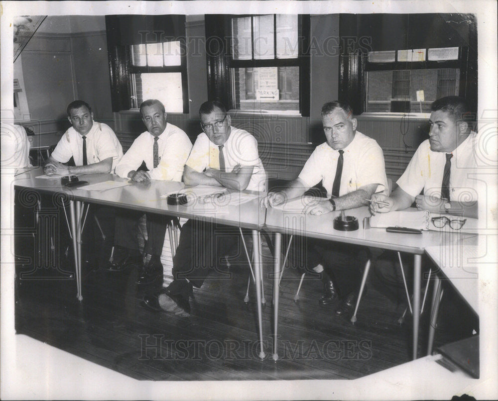 1962 Press Photo Police Capts meet in a school - Historic Images