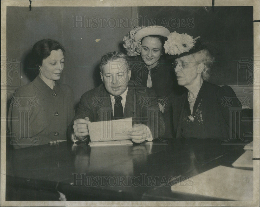 1948 Press Photo Poll Watchers Edna Vanek, Frank Lundy, Mrs John Gillstrap - Historic Images