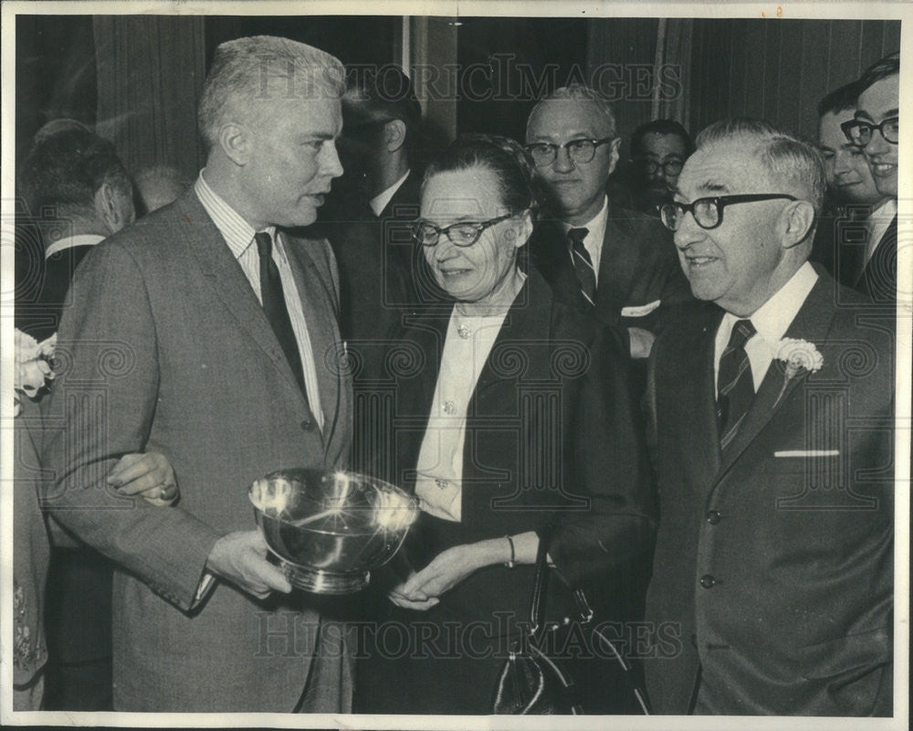 1967 Press Photo Roy M Fisher,Daily News George Thiem and wife - Historic Images