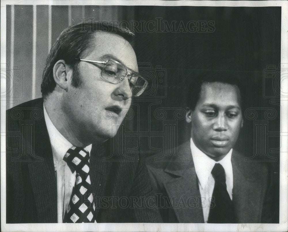 1973 Press Photo U.S. Attorney James Thompson AAPA Director Renault Robinson - Historic Images