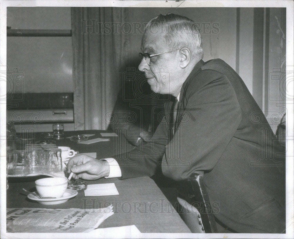 1957 Press Photo Secretary Roy Leverenze - Historic Images