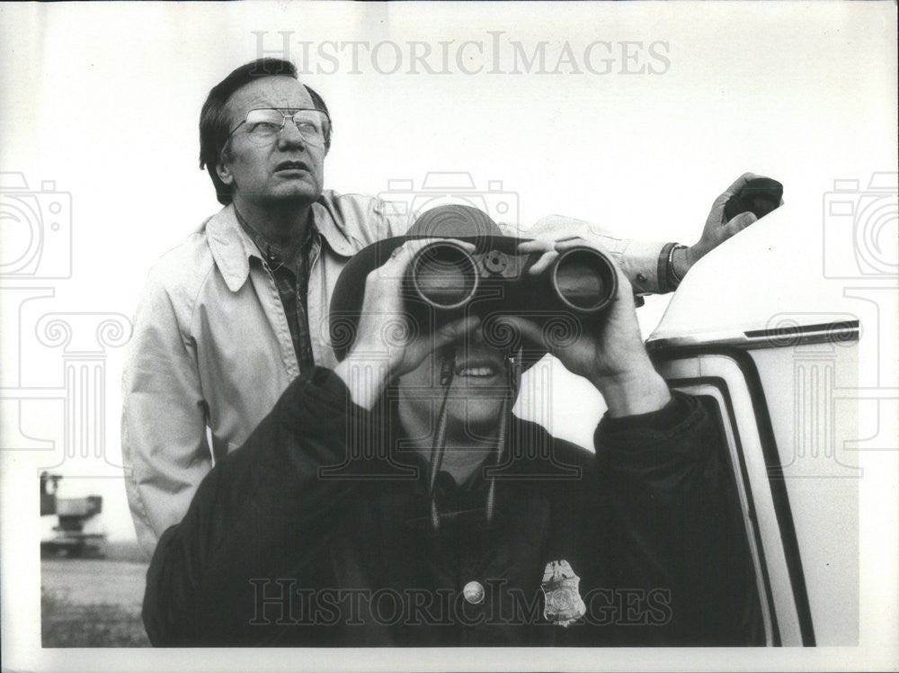 Undated Press Photo Bill Moyers and a border patrol office - Historic Images