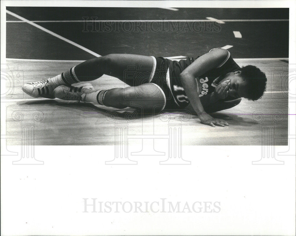 1981 Press Photo New Jersey Gems Player Carol Blazejowski Floored By Injury - Historic Images