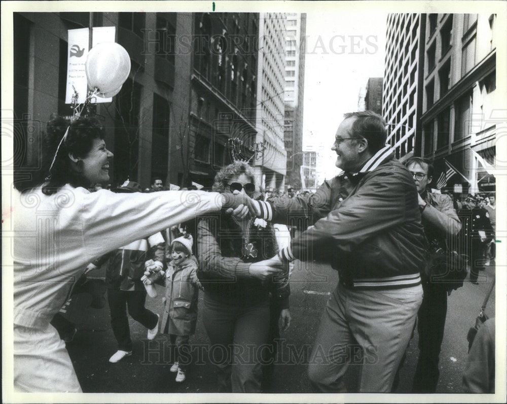 1986 Press Photo Illinois Governor Jim Thompson St. Patrick&#39;s Day Parade Chicago - Historic Images