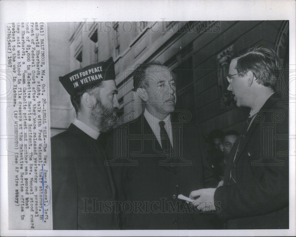 1967 Press Photo Rev. James Mengel and David Eberhardt - Historic Images