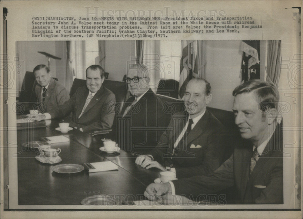 1971 Press Photo President Nixon Sectretary John Volpe Cabinet Room White House - Historic Images