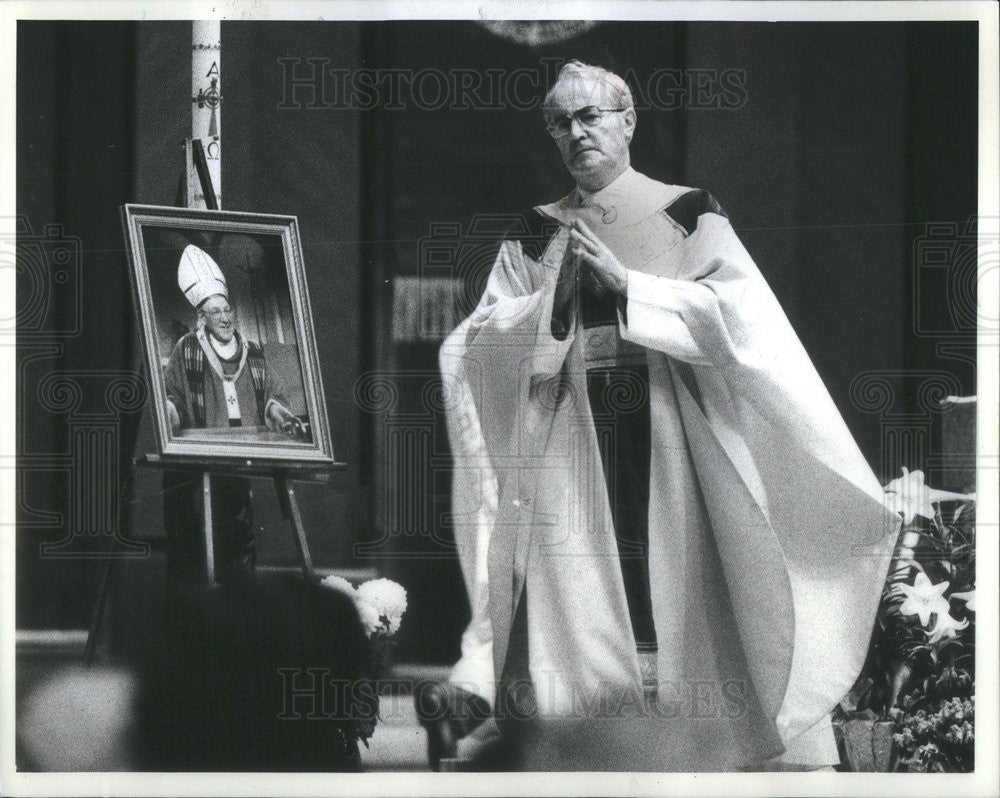 1982 Press Photo rev. Timothy J. Lynr - Historic Images