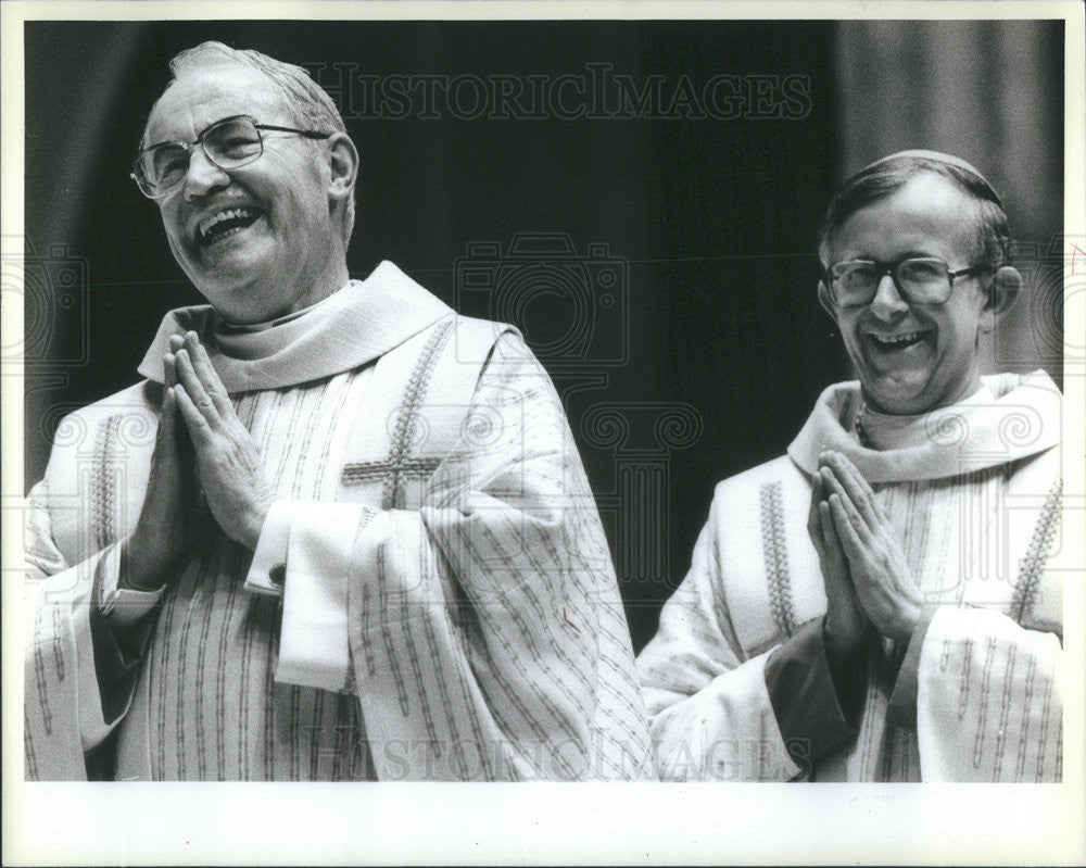 1983 Press Photo Lyne and Vlazy laugh at ceremony - Historic Images