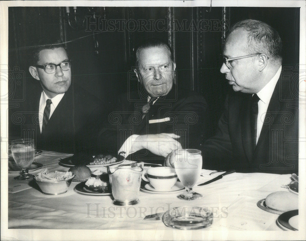 1964 Press Photo Donald Hansen of Allstate, Harvey Leuin Chamber of Commerce - Historic Images