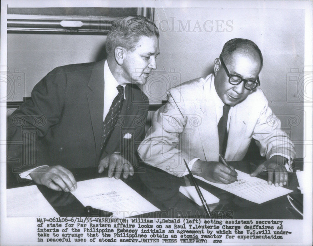 1955 Press Photo William Sebald and Raul Leuterie of the Philippine Embassy - Historic Images