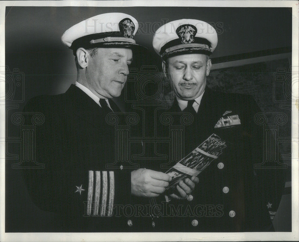 1954 Press Photo Capts Kenneth Letts and Charles Jackson Jr, Great Lakes Naval - Historic Images