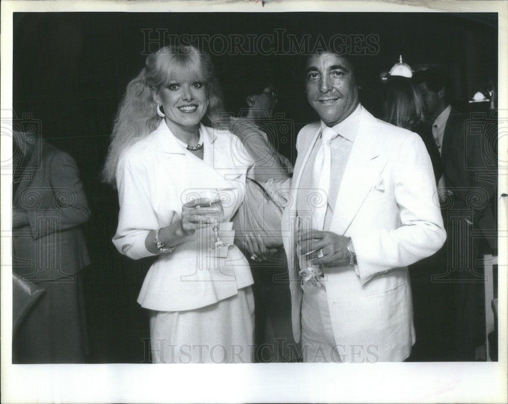 1984 Press Photo Ronsley Inc. Owners Kathleen Michael Leventhal In White Suits - Historic Images