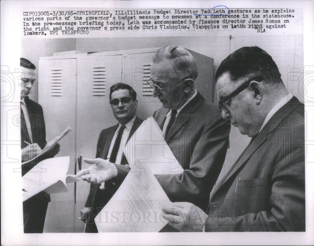 1965 Press Photo Illinois Budget Director Ted Leth Speaking Press Conference - Historic Images