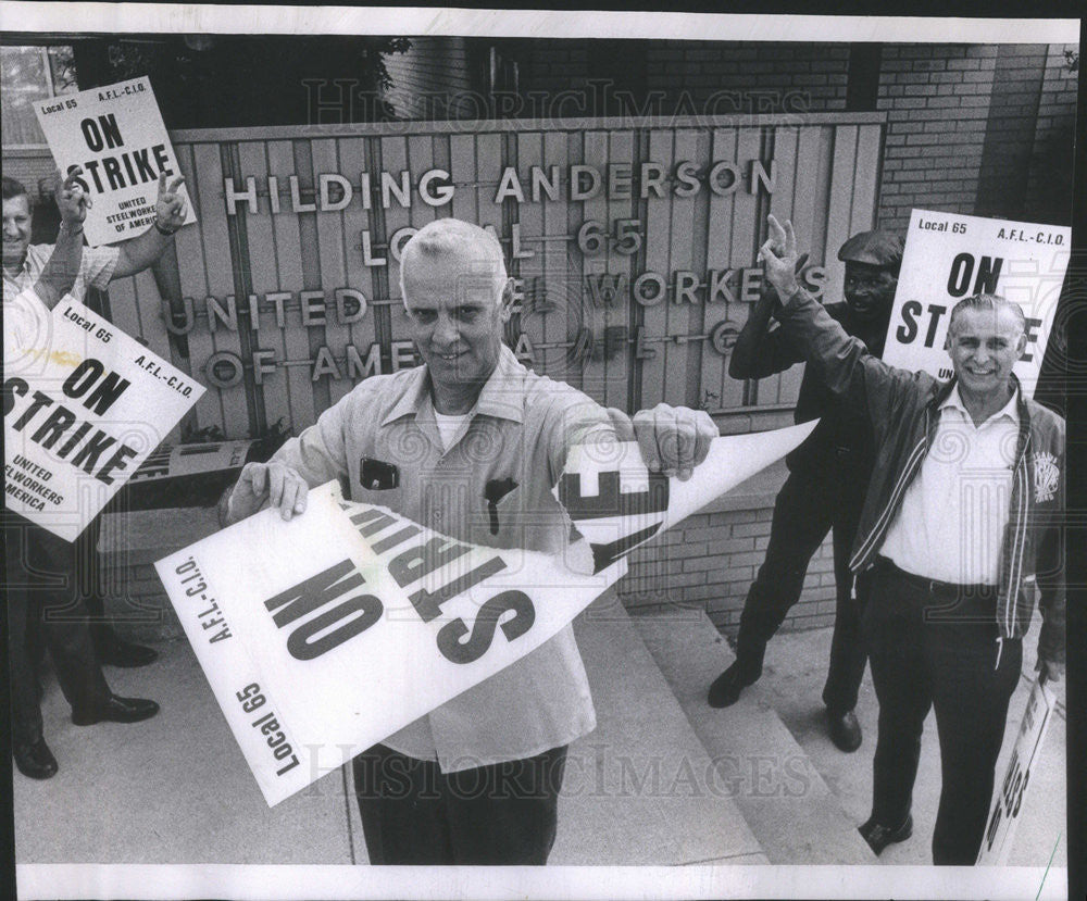 1971 Press Photo Eli Mrkrobreda Sec for the United Steel Workers of America - Historic Images