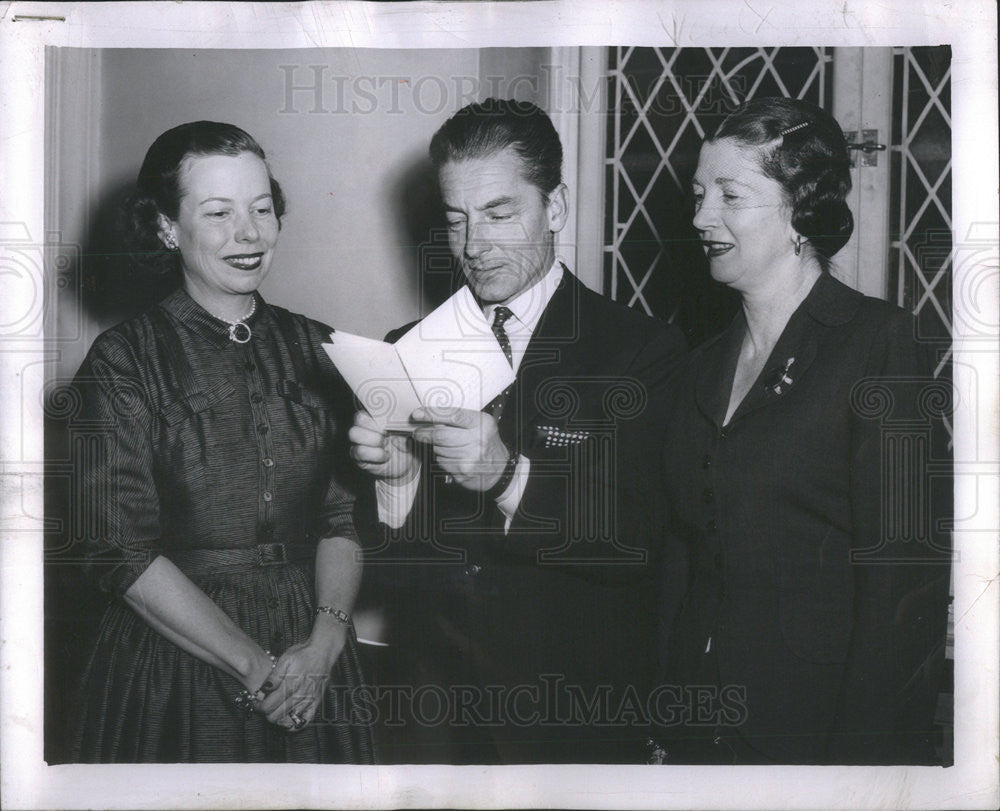 1955 Press Photo Mrs Otto Madlener Welcomes Herbert von Karajan To Reception - Historic Images