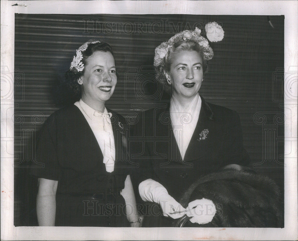 1954 Press Photo Mrs Otto Madlener Co-chairman of Grant Hospital Benefit - Historic Images