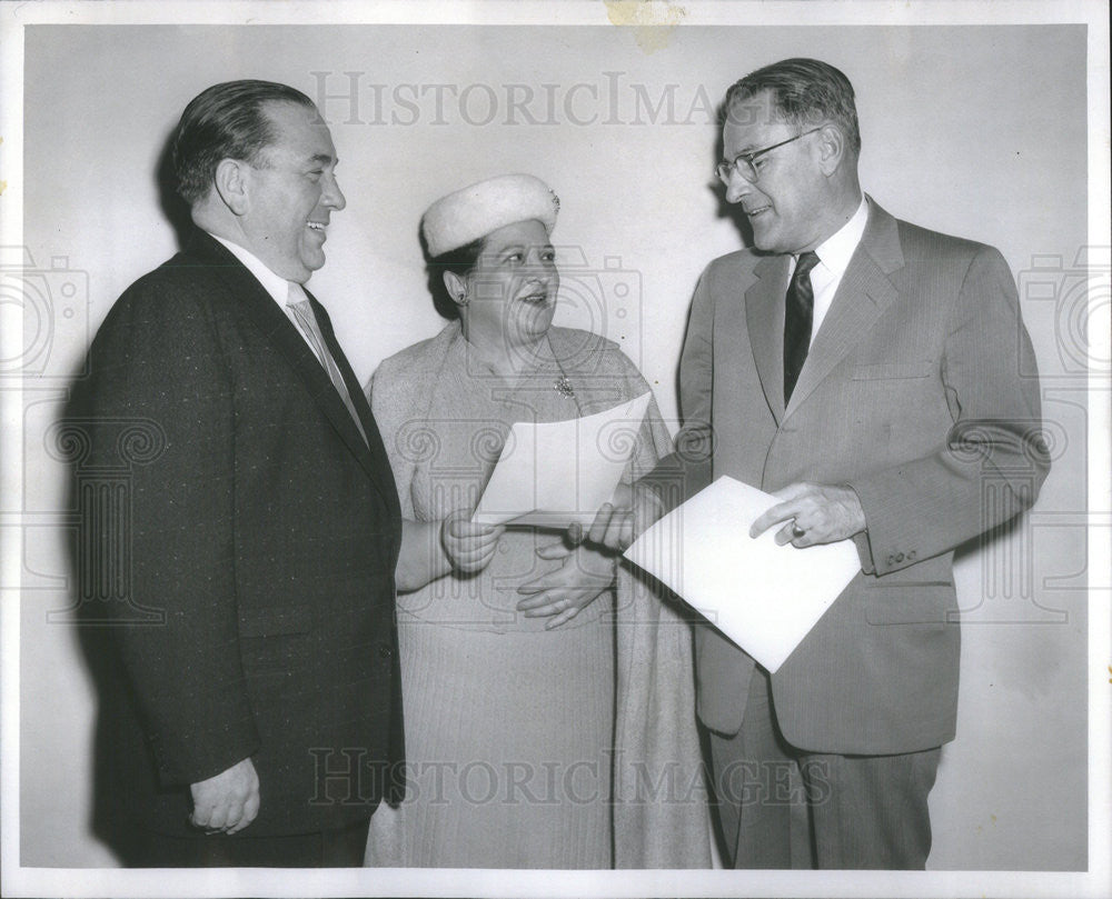 1956 Press Photo Mayor Richard J. Daley, Mrs. John Sinko &amp; A. Newell Rumpf - Historic Images