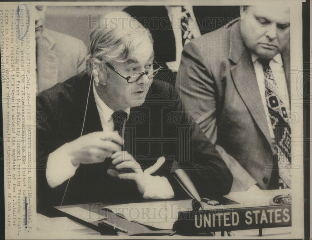 1975 Press Photo Daniel P Moynihan At First UN Security Council Meeting - Historic Images