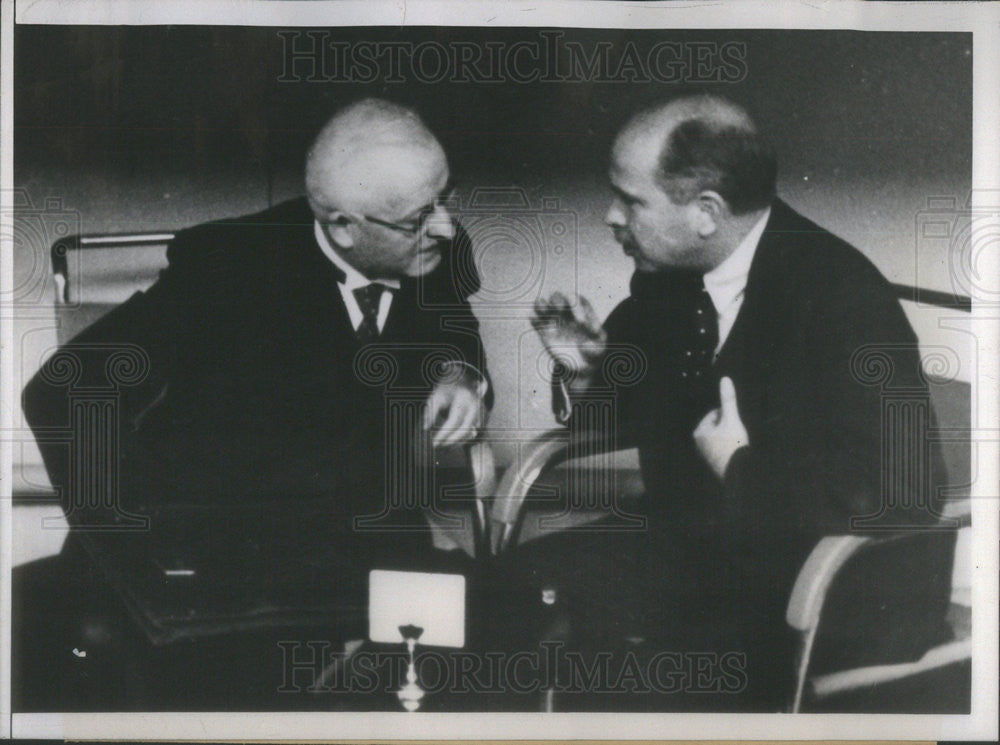 1934 Press Photo Disarmament Conference Hugh Wilson Talks To Giuseppe Motta - Historic Images