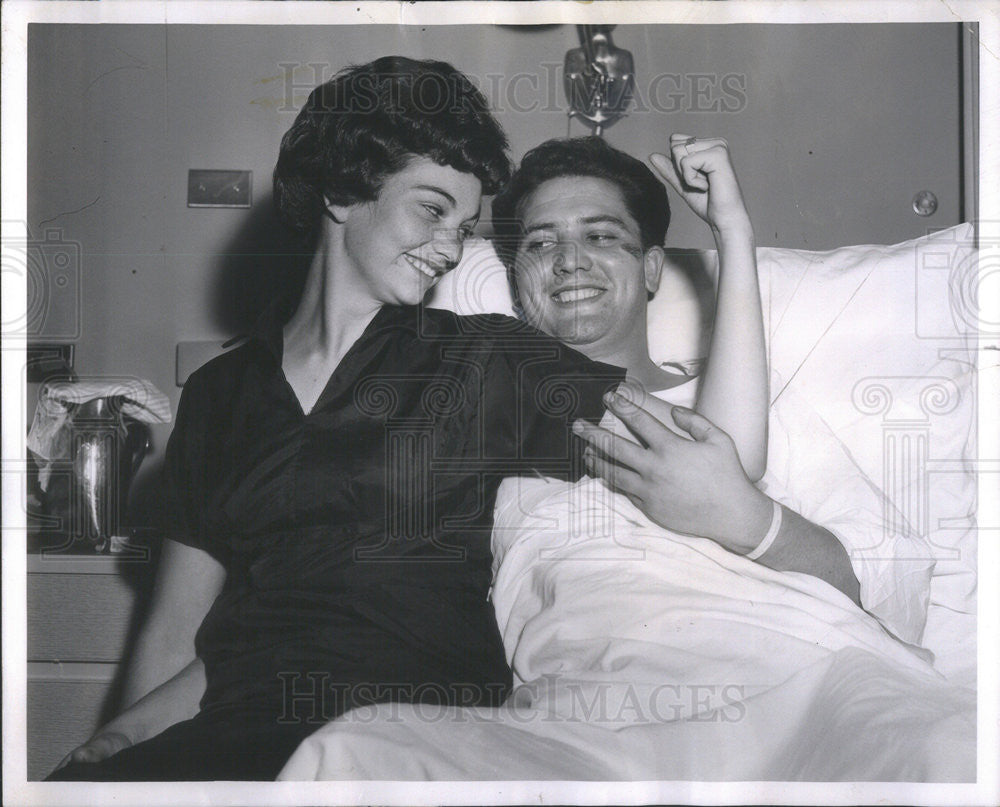 1961 Press Photo Car Fell on Him Shirley Moudy &amp; Sister Sylvia Lifted Car Off - Historic Images