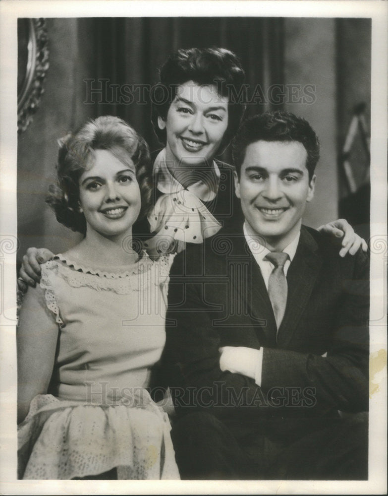 1958 Press Photo Rosalind Russell Jacquelyn McKeever Sydney Chaplin Actors - Historic Images