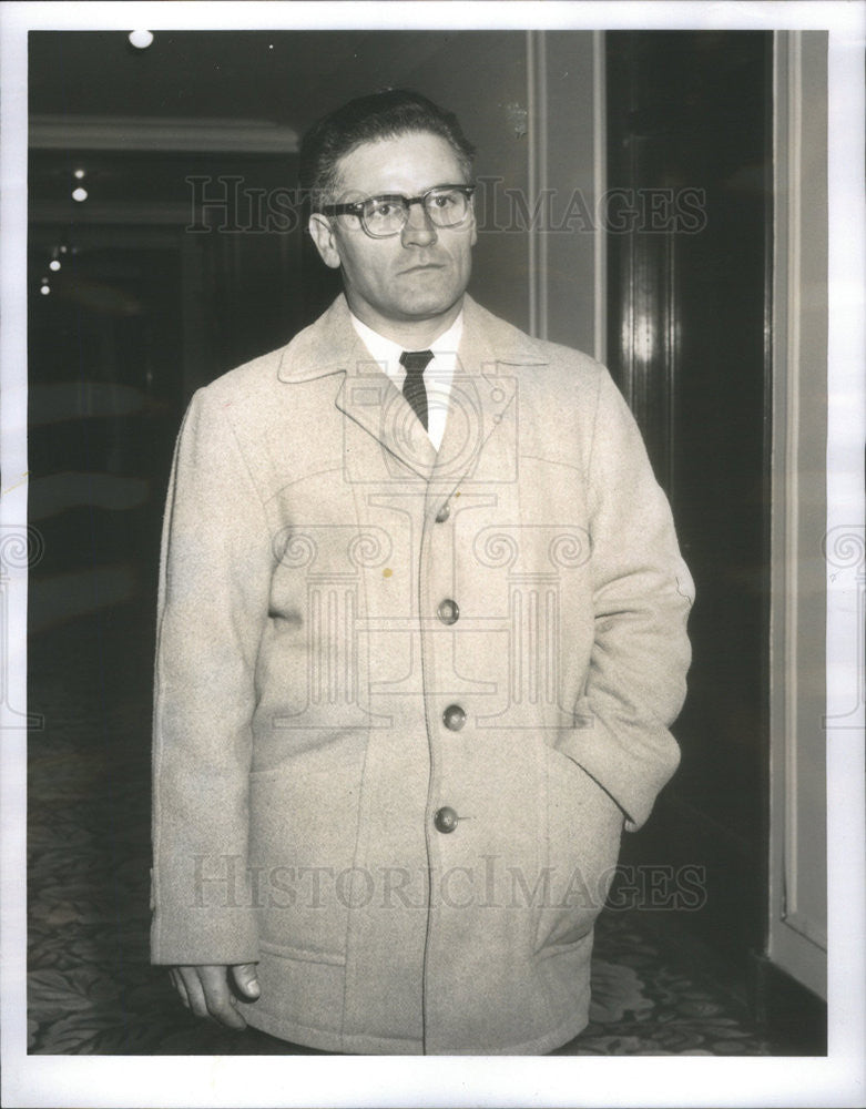 1960 Press Photo peter nicolink patrolman 40th district - Historic Images