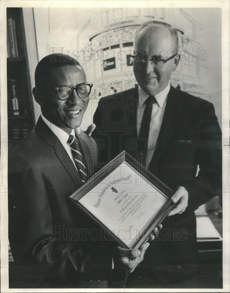 1967 Press Photo Lewis Nixon Outstanding Distributive Education Award President - Historic Images