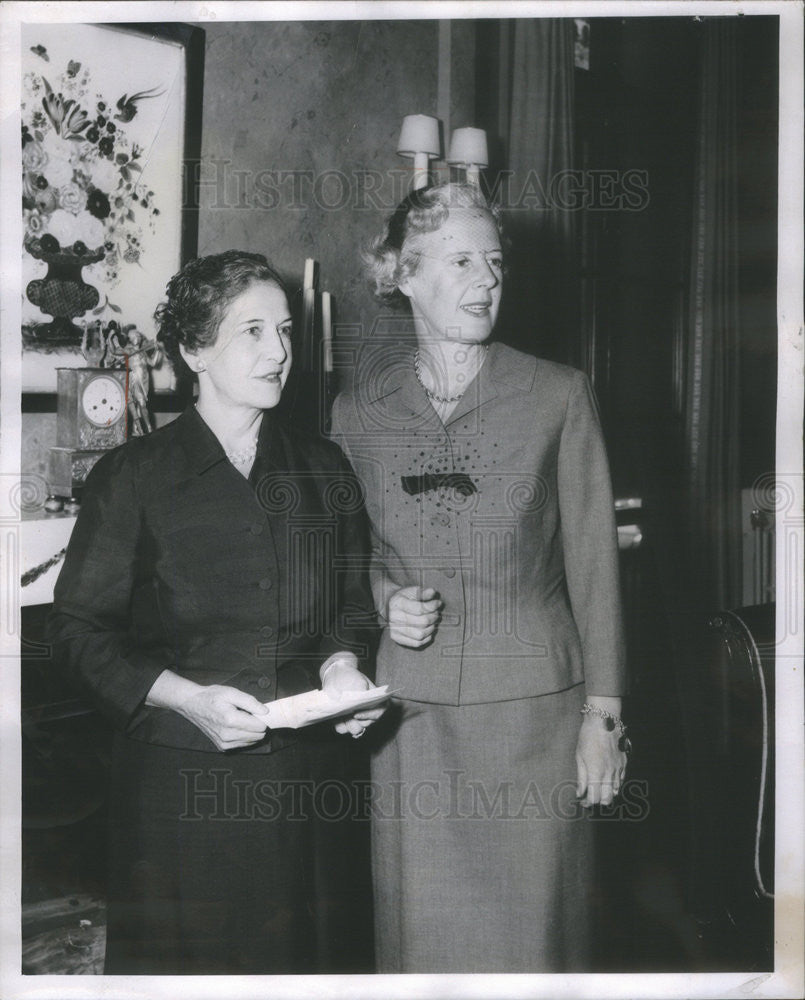 1958 Press Photo Mrs George Nixon Thomas Gowenlock Childrens Home Aid Socieity - Historic Images