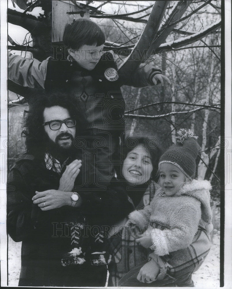 1974 Press Photo Rev. Harold Nicol wife children - Historic Images