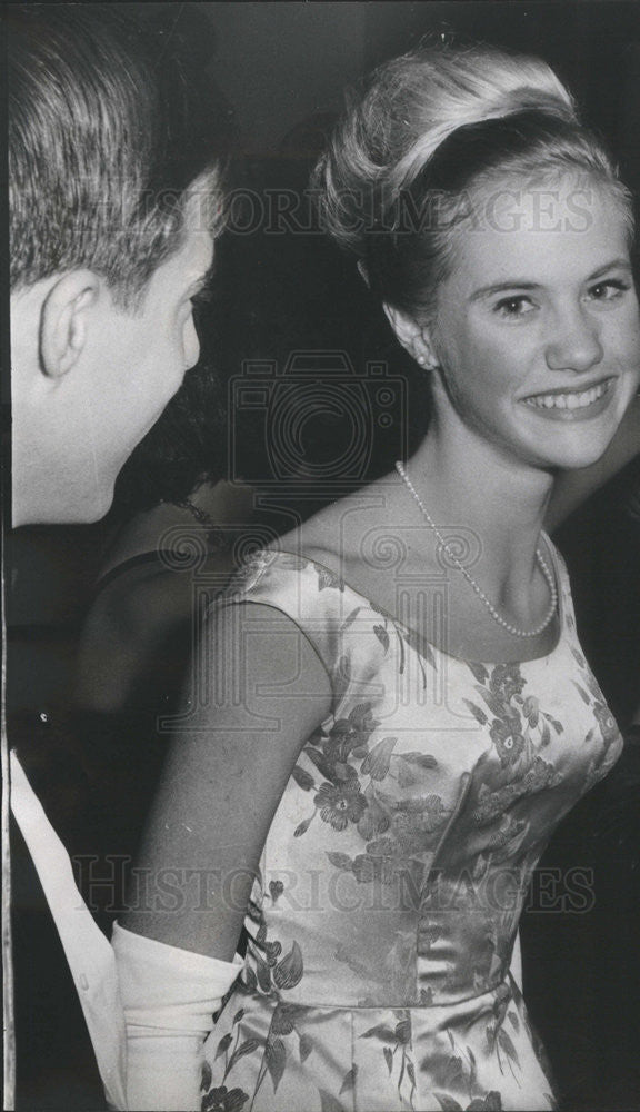 1965 Press Photo Debby Nissen Fortnightly holiday dance - Historic Images