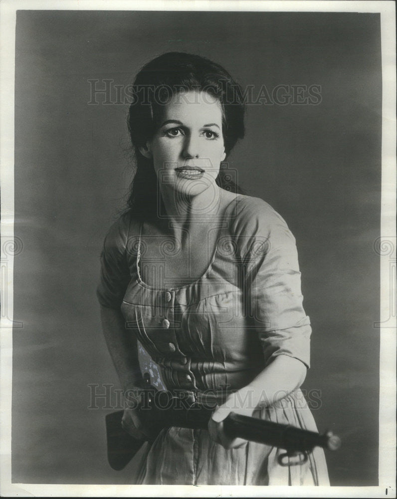 1966 Press Photo Maralin Niska Susannah - Historic Images