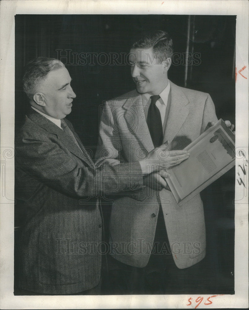 1953 Press Photo Jack Mabley Received Citation from Rabbi Philip Lipis - Historic Images