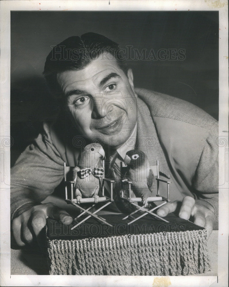 1947 Press Photo Ken Murray and lovebirds Actor - Historic Images
